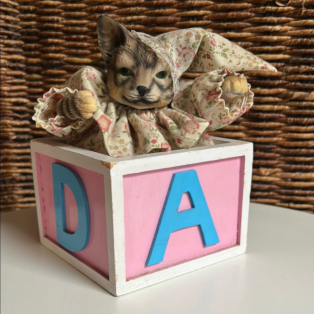 Floral Cat Jack-in-the-Box Decor